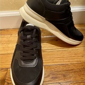 Everlane black leather O trainers/sneakers. Traction soles. Size 7. NWT/No box.